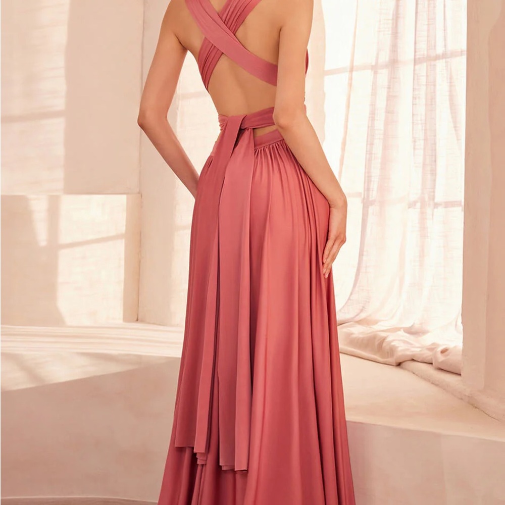Lady Black Tie brand Elegant Green Evening Gown - Picture 6 of 11